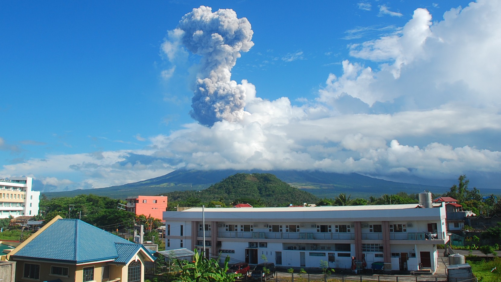 Sopka_Mayon_Filipíny_dym